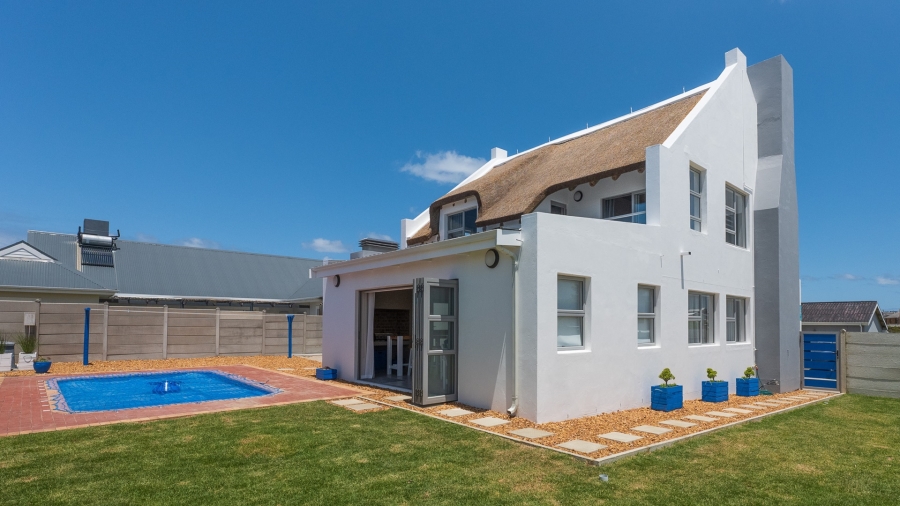 4 Bedroom Property for Sale in Struisbaai Western Cape